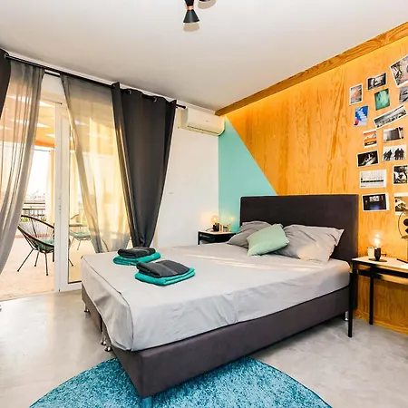 Lucy In The Sky With Diamonds * Kalamata